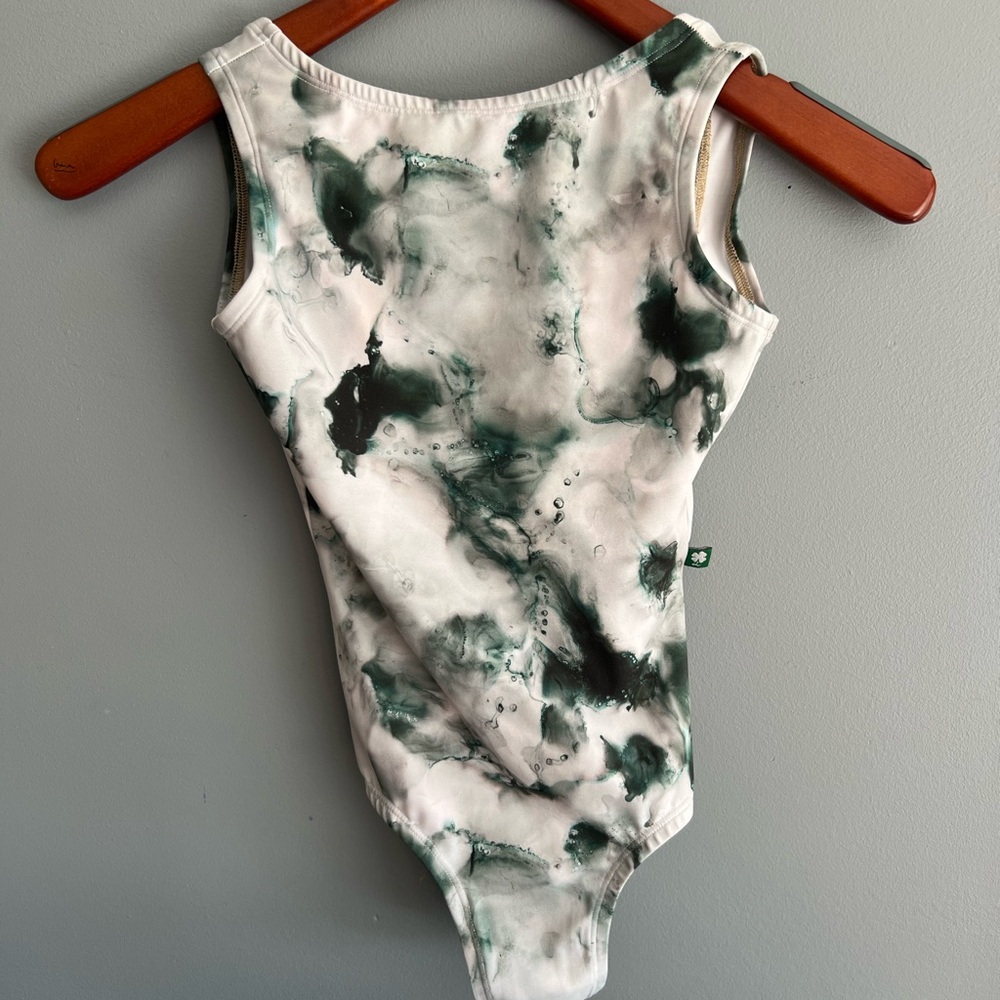 Beautiful marble pattern Lucky Leo leotard! Great condition!